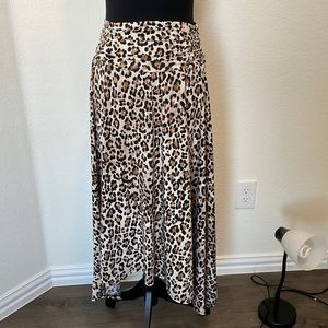 Apt 9 Animal print Skirt,it is very stretch size M
